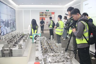 60余名央媒市媒記者探訪嘉定，聚焦“嘉定智造”人工智能應用軟件開發(fā)新圖景